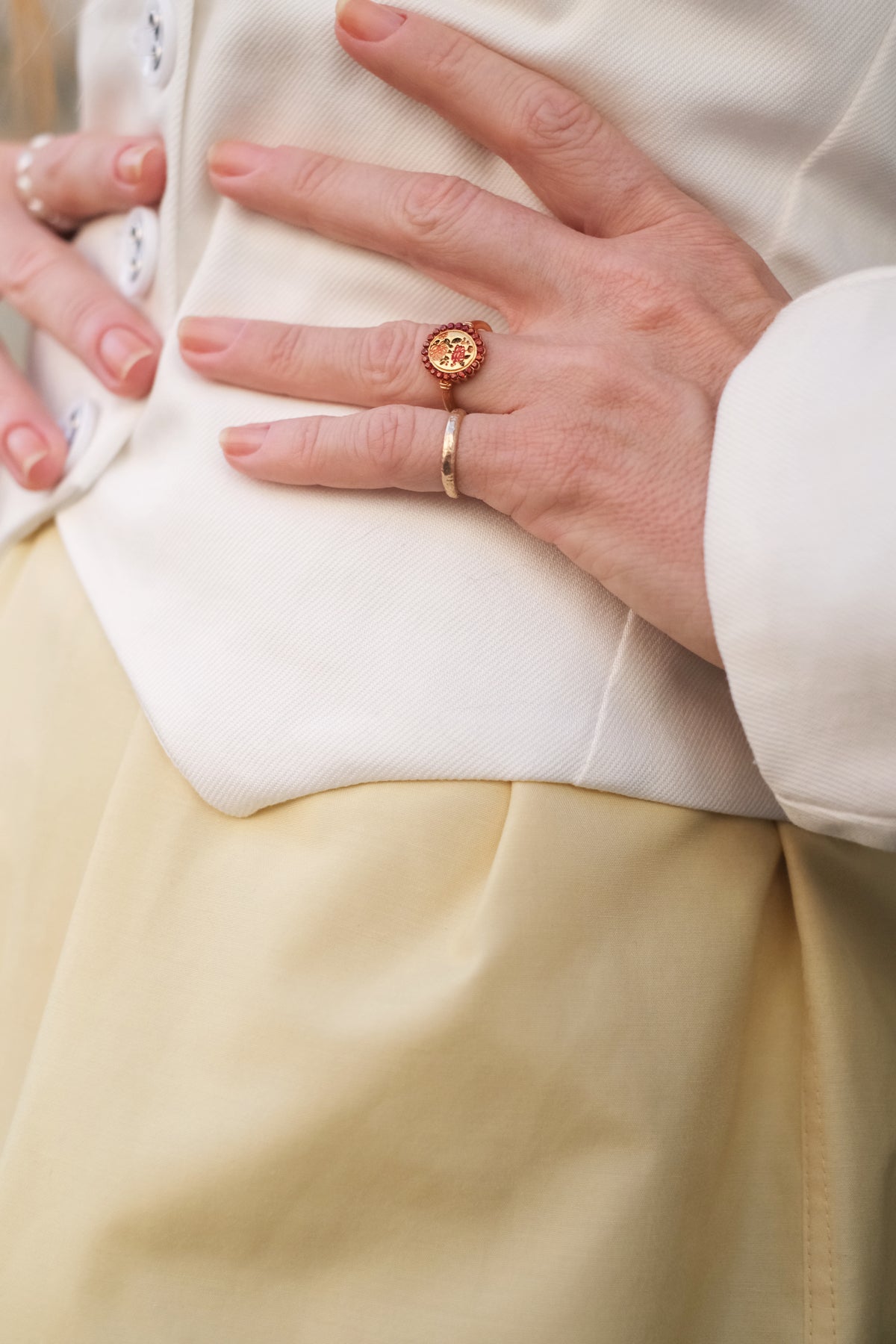 Anello cameo floreale Hera