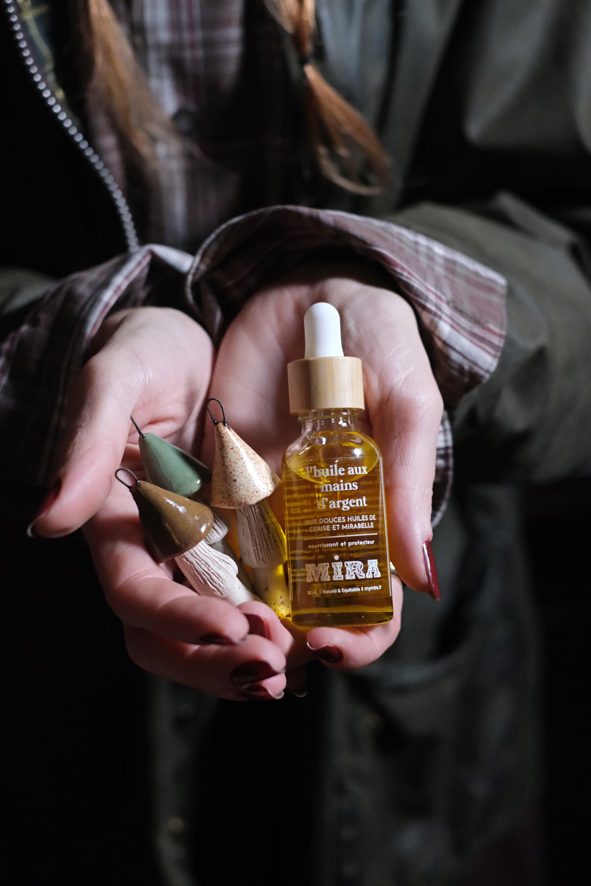 L'HUILE AUX MAINS D'ARGENT olio mani
