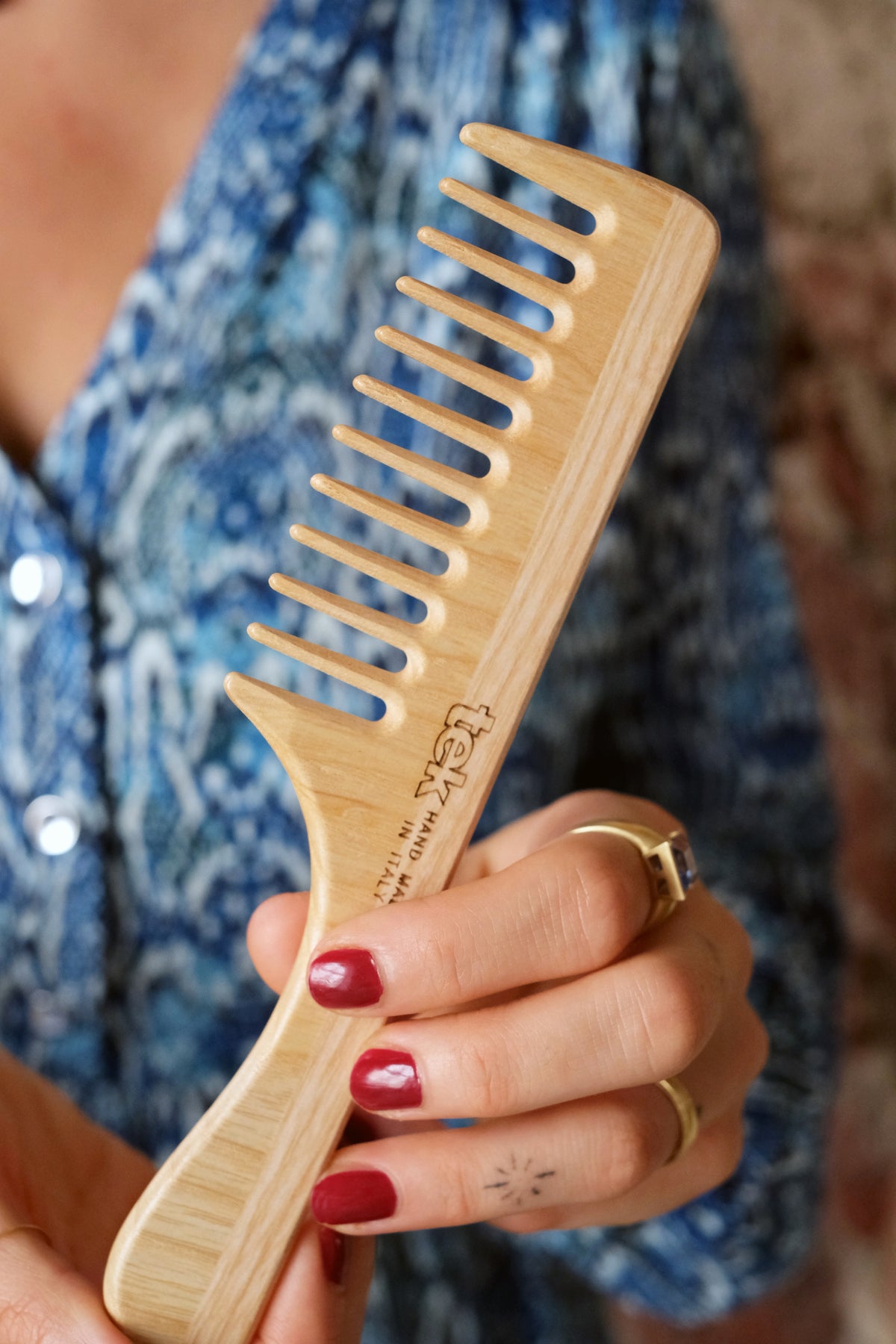 Pettine a denti radi con manico